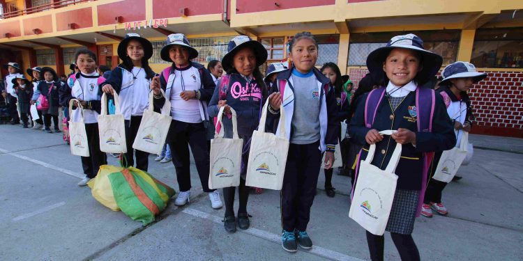 Antapaccay entregará mil bolsas de tela a estudiantes de espinar para cuidar el medio ambiente