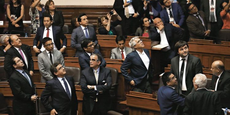 Bancadas evalúan pedir la nulidad del proceso de selección para el Tribunal Constitucional. Esto tras audios irregulares de candidatos.