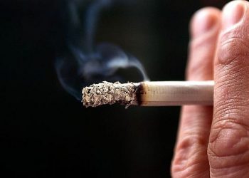 Cada año, en Perú mueren 16 mil fumadores pese a que conocen los daños que causa el cigarrillo.