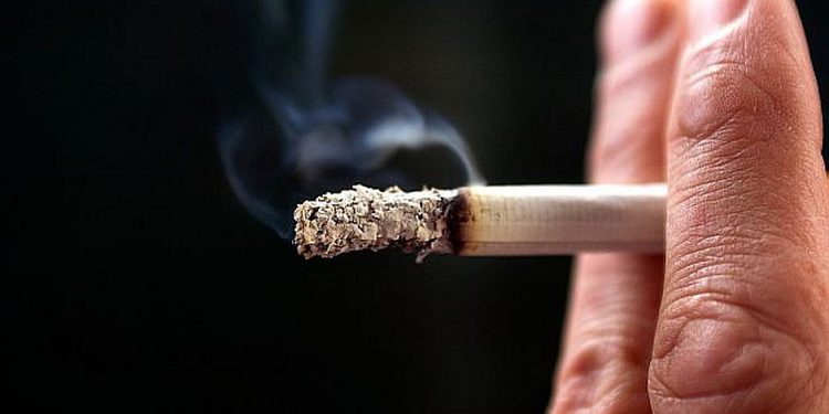 Cada año, en Perú mueren 16 mil fumadores pese a que conocen los daños que causa el cigarrillo.