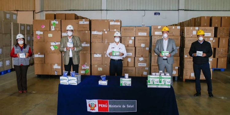 Empresas mineras de la SNMPE entregaron al Minsa donación de medio millón de pruebas rápidas para Coronavirus