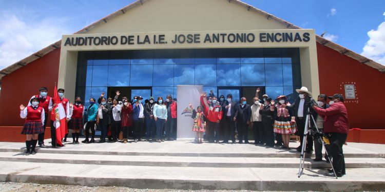 ANTAPACCAY INAUGURÓ MODERNO AUDITORIO PARA IE JOSÉ ANTONIO ENCINAS DE COMUNIDAD TINTAYA MARQUIRI