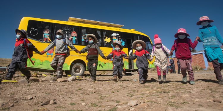 450 ESTUDIANTES SON ATENDIDOS POR LA CREE CON LOS BUSES ESCUELA MÓVIL
