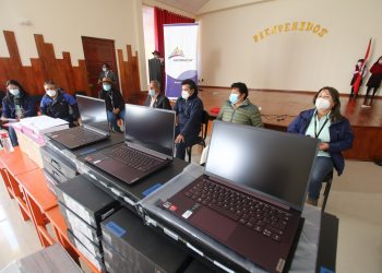 DOCENTES DE LA I.E. JOSE ANTONIO ENCINAS DE TINTAYA MARQUIRI RECIBIERON LAPTOPS ENTREGADAS POR ANTAPACCAY