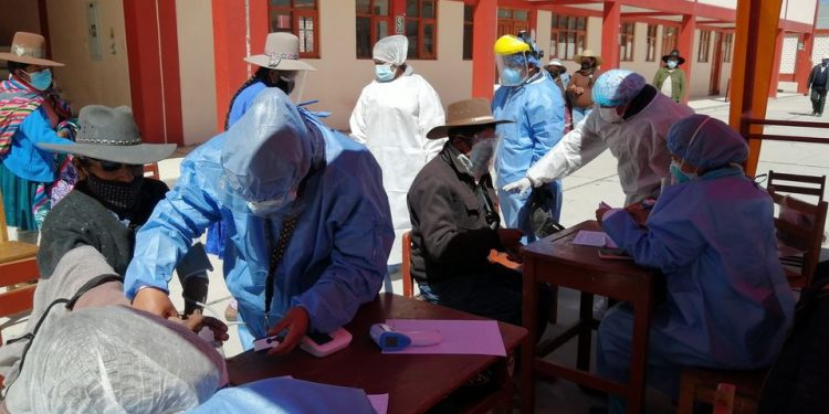 ANTAPACCAY APOYA CAMPAÑA DE VACUNACIÓN EN ESPINAR CON LOGÍSTICA PARA EL PERSONAL DE SALUD