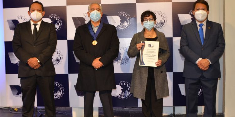 LA CÁMARA DE COMERCIO DEL CUSCO RECONOCE A ANTAPACCAY POR SU APORTE A LA SALUD DURANTE LA PANDEMIA
