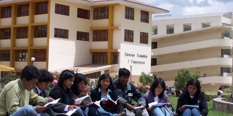 COMISIÓN DE EDUCACIÓN DEL CONGRESO APROBÓ PROYECTO QUE AMPLÍA BACHILLERATO HASTA EL 2023