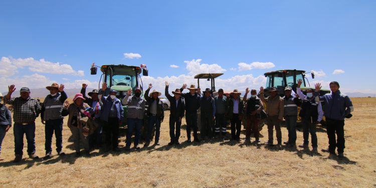 ANTAPACCAY LANZA PROGRAMA DE TRACTOREO EN COMUNIDADES PRODUCTORAS DE LA CUENCA CAÑIPÍA