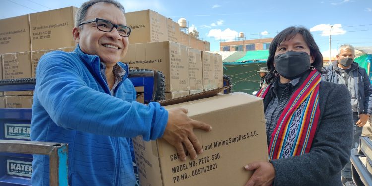 672 PANELES SOLARES Y CARGADORES DE TABLETS PARA II.EE. DE LAS ZONAS RURALES DE LA PROVINCIA DE ESPINAR